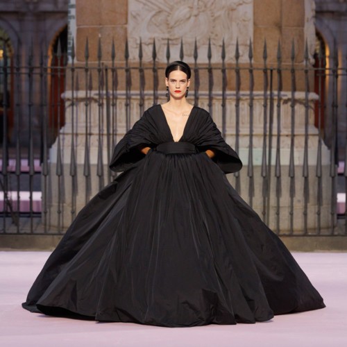 من قلب مدرير كشفت Carolina Herrera عن احدث مجموعاتها