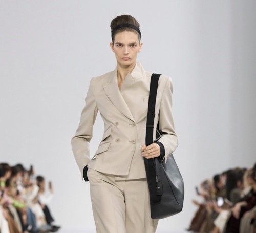 مجموعة Max Mara ترسم لوحة مميّزة من الألوان الحياديّة