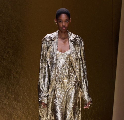 الذهبيّ يميّز مجموعة Roberto Cavalli لربيع وصيف 2026