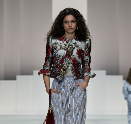 Dolce & Gabbana تحوّل البيجامات إلى ملابس فاخرة