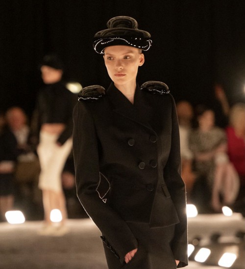 مجموعة أزياء Schiaparelli تعكس روائع فنيّة عريقة