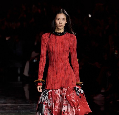إعادة إحياء تصاميم Chanel الأيقونيّة في المجموعة الجديدة