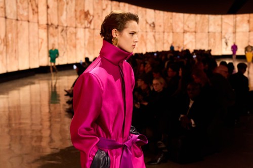 ياقة Funnel-Neck تفصيل أنيق يغيّر معادلة المعطف الشتوي ياقة Funnel-Neck تفصيل أنيق يغيّر معادلة المعطف الشتوي