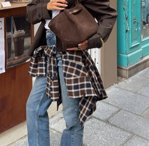 قميص المربعات على الخصر: أجدد ترند للموسم! قميص المربعات على الخصر: أجدد ترند للموسم!