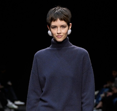 سترة الصوف بالياقة العالية ستكون خيارك لهذه الأسباب