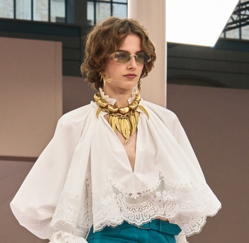 صيحات مجوهرات الأزياء لعام 2026 خيارك لإطلالات جريئة ومتجدّدة