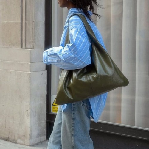 عودة صيحة الـSlouchy في الحقائب والأحذية، فكيف تعتمدينها؟