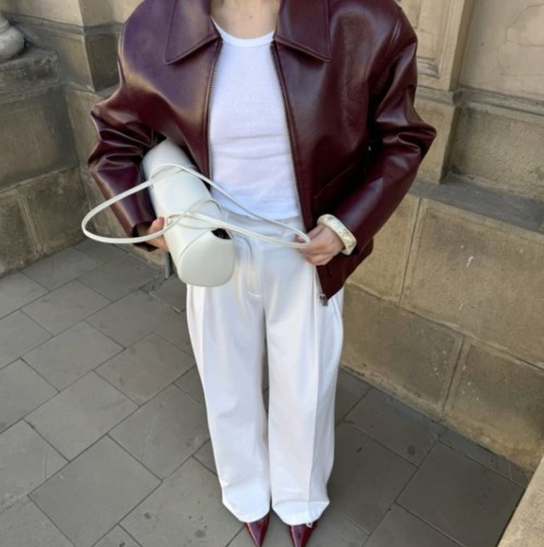 كيف تنسّقين الجينز الأبيض هذا الموسم؟