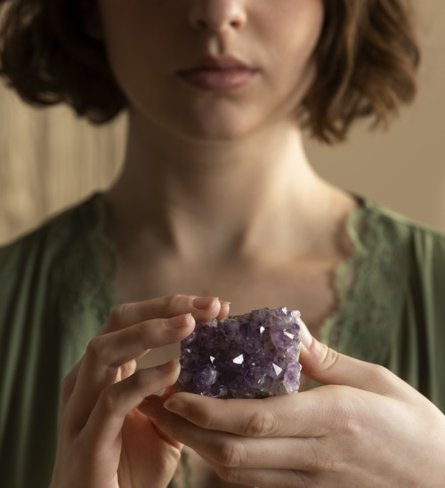 ما هي دلالات الأحجار الكريمة وكيف تؤثر في طاقة الجسم؟