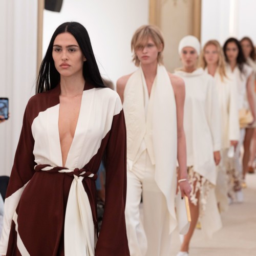 Allberta Ferreti ضيفة شرف أسبوع دبي للموضة