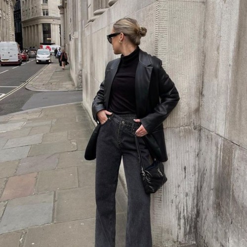 أي سروال جينز أسود يستحق الاستثمار هذا الموسم؟