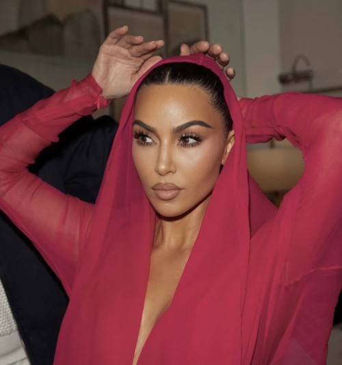 هل كيم كارداشيان مهدَّدة بالإصابة بمرض الزهايمر؟ إليكم ما كشفه مسح دماغها