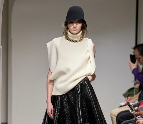 3 خامات للكنزة الشتوية هي الأكثر دفئاً في الطقس البارد