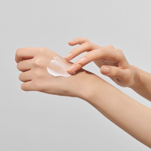 أنجح 7 خلطات منزلية لعلاج جفاف اليدين في الشتاء