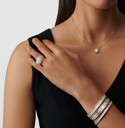 استقبلي العام الجديد بإطلالة راقية بأفخم المجوهرات