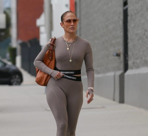 نجمات مهووسات بممارسة الرياضة