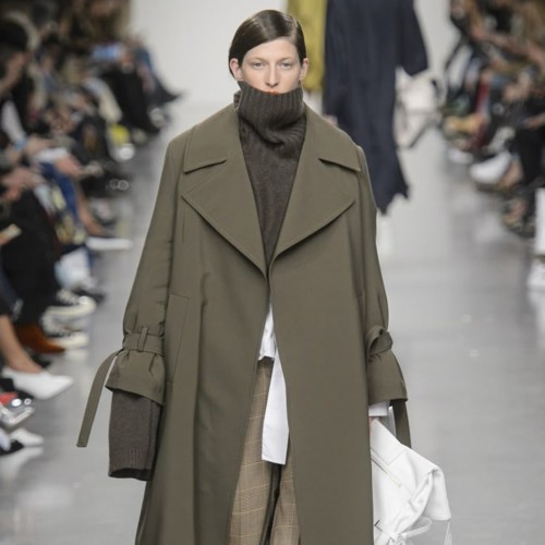 كيف تعتمدين لون الكاكي هذا الشتاء؟