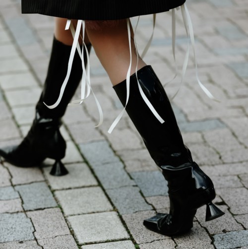 خيارات من الأحذية المريحة والأنيقة لإطلالاتك هذا الشتاء