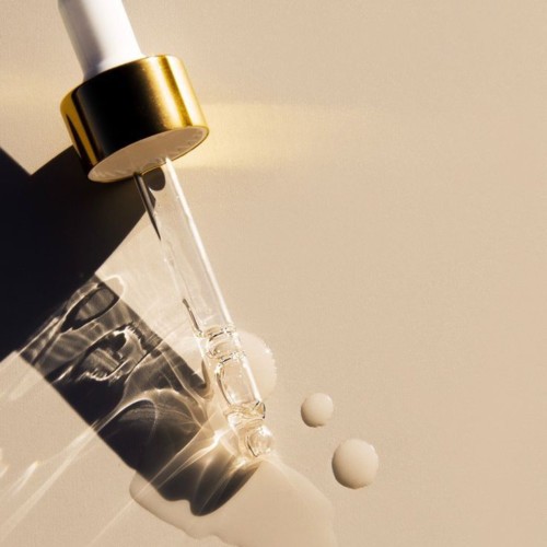 حمض البوليغلوتاميك: ترند جديد في عالم العناية بالبشرة!