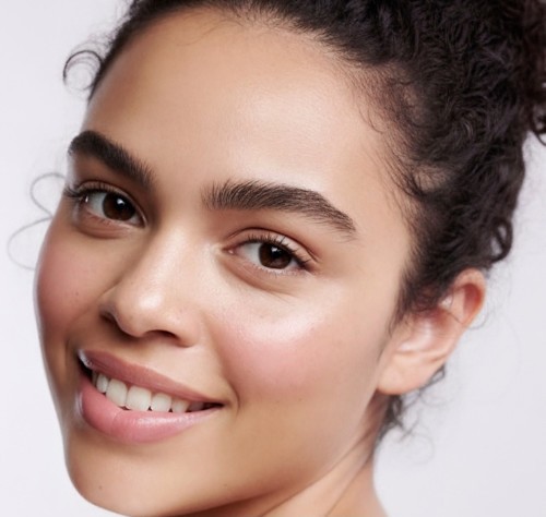 شوائب في الوجه سبببها الضغط النفسيّ والتوتّر