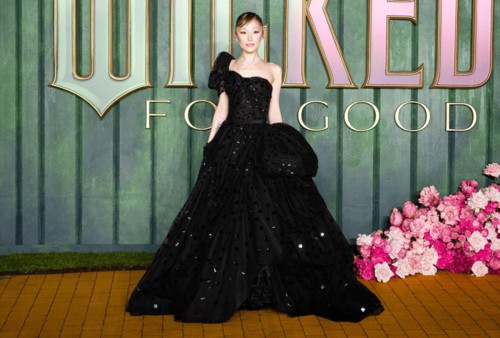 في وداع 2025 شاهدوا أبرز إطلالات النجمات التي لفتتنا هذا العام