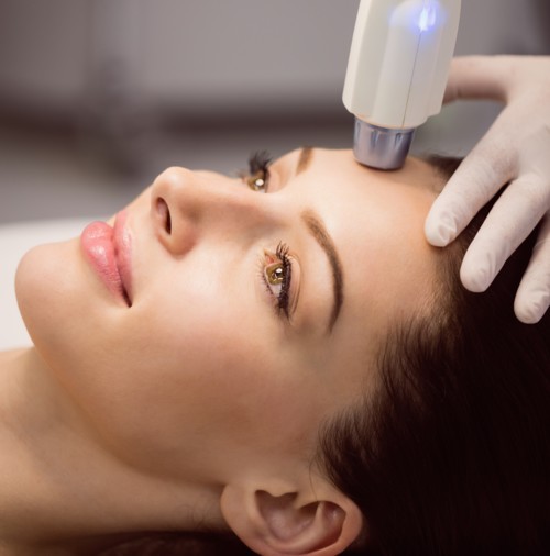 علاجات تجميلية تعطي نتائج شبيهة بالحقن من دون إبر!