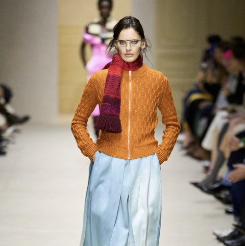 فنّ الطبقات يزيّن مجموعة Prada لخريف وشتاء 2026
