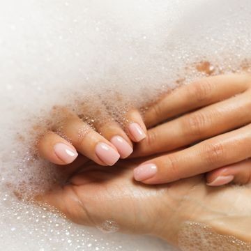 Soap Nails صيحة أظافر ناعمة ونظيفة تغزو ربيع 2026
