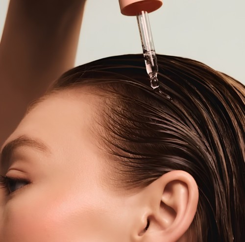 ما هو سيروم فروة الرأس وكيف تستخدمينه للحصول على شعر أكثر صحة؟