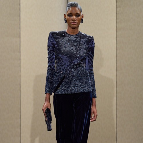 الأناقة الخالدة والحداثة الرقيقة في مجموعة Giorgio Armani Privé