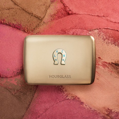 Hourglass x Lauren Rubinski: حين يلتقي بريق المجوهرات بفنّ الضوء