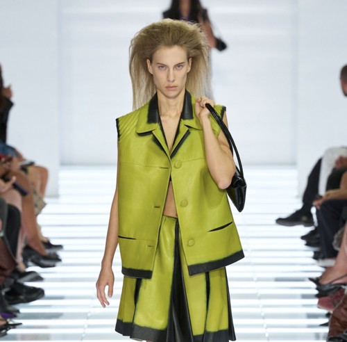 Prada تركّز على التنورة في مجموعتها لربيع وصيف 2027