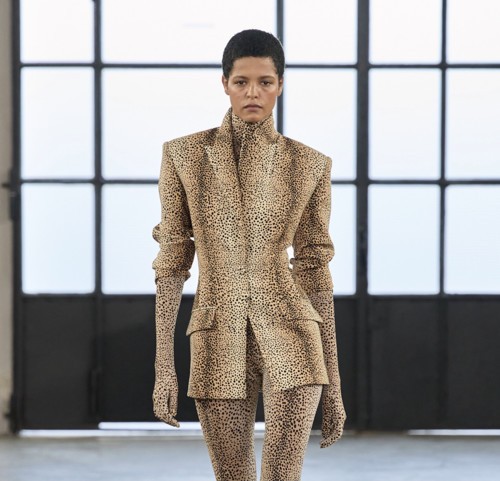 Elisabetta Franchi تقدّم تصاميم جريئة لربيع وصيف 2027