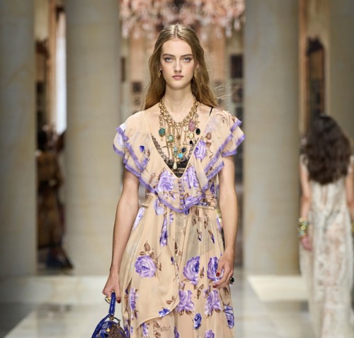 Dolce & Gabbana تعود إلى جذورها الصقلية العريقة في صيف 2027