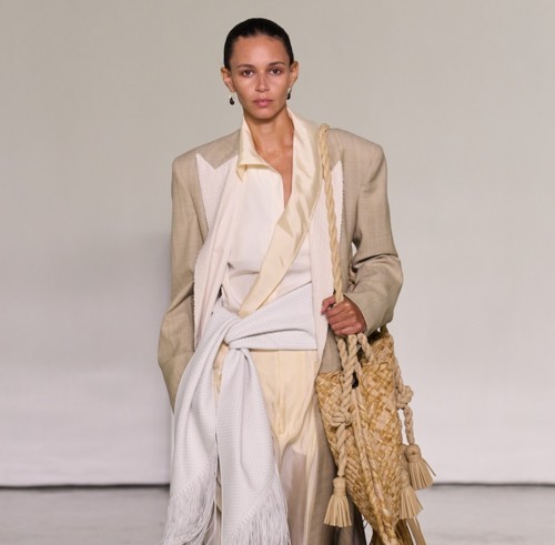 الحيويّة تسيطر على تصاميم Bottega Veneta لربيع وصيف 2027