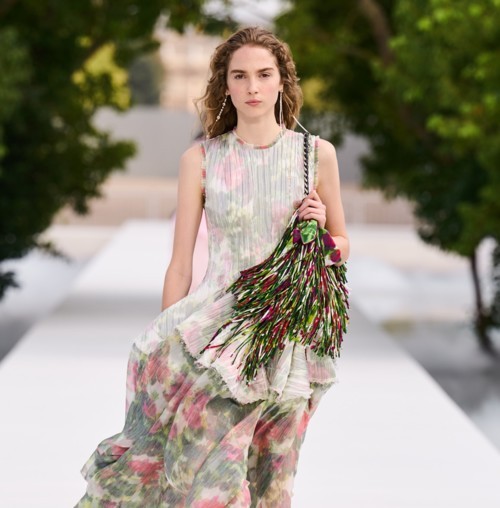 Dior تصوّر جمال الطبيعة في مجموعتها لربيع وصيف 2027