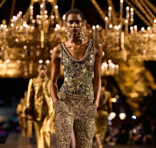 روعة الذهبيّ في مجموعة Saint Laurent لربيع وصيف 2027