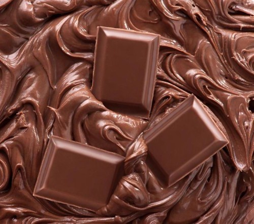 لماذا تعشق النساء الشوكولا؟