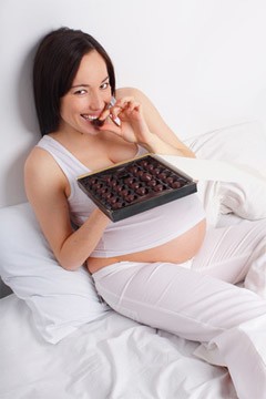 هل يجب على المرأة الحامل أكل الشوكولا للمرأة الحامل؟