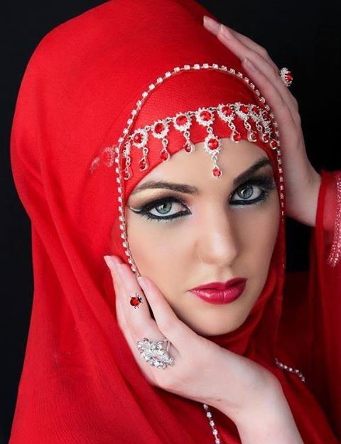 من هي الشخصيات العربية المعروفة بجمالها؟