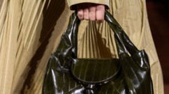 Fendi تحيي حقيبتها الأيقونية SPY