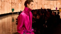 ياقة Funnel-Neck تفصيل أنيق يغيّر معادلة المعطف الشتوي