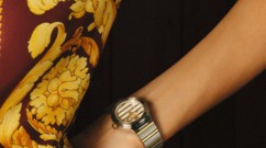 للمرأة الإستثنائيّة اليك أحدث مجموعات Versace للساعات