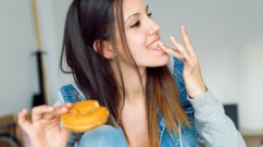 عادات خاطئة في تناول الطعام تؤثر على وزنك وصحتك