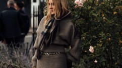 الوشاح إكسسوار أساسي في الشتاء فكيف تنسّقيه بلمسة متجدّدة؟