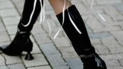 خيارات من الأحذية المريحة والأنيقة لإطلالاتك هذا الشتاء