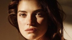 إليكِ أفضل طريقة للتخلّص من انتفاخ الوجه عند الاستيقاظ