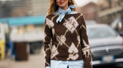 8 صيحات كنزات شتوية تفرض حضورها هذا الموسم