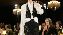 Schiaparelli تتبنى البساطة والمرح والسريالية لموسم ربيع وصيف 2027