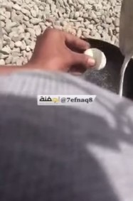 بالفيديو - اماراتي يقلي بيضة..تحت أشعة الشمس!